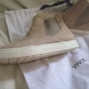 Vince Newlyn Chelsea Suede boot sneaker sz 9